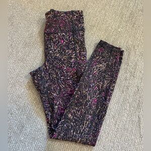 Lululemon Invigorate High-Rise Tight sz. 6 in Topography Multi 28” length
